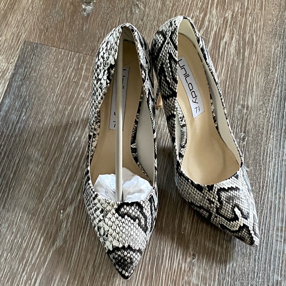 Black & White Snake Skin Pumps